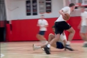 开云体育app下载-独行侠晒弗拉格半日训练：7点52开练 11点结束 Crossover晃翻陪练