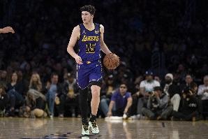 开云体育app下载-里夫斯：我们现在必须全力以赴 球员们要拧成一股绳