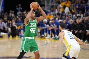 开云体育官网-记者：霍福德的大儿子是库里的铁杆粉丝 他可能促使父亲签约勇士