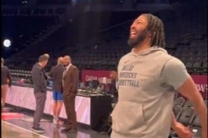 缺席18场后复出！浓眉赛前热身笑容满面 迎独行侠生涯第二战！