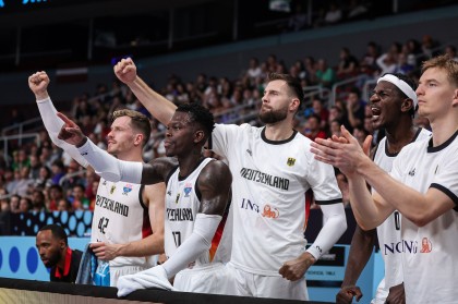 男篮欧洲杯半决赛德国vs芬兰首发：施罗德、小瓦PK马卡