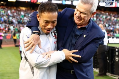 开云体育网页版登录入口-日本队官方晒阿吉雷和长友佑都相拥照，10年前两人曾在日本队共事